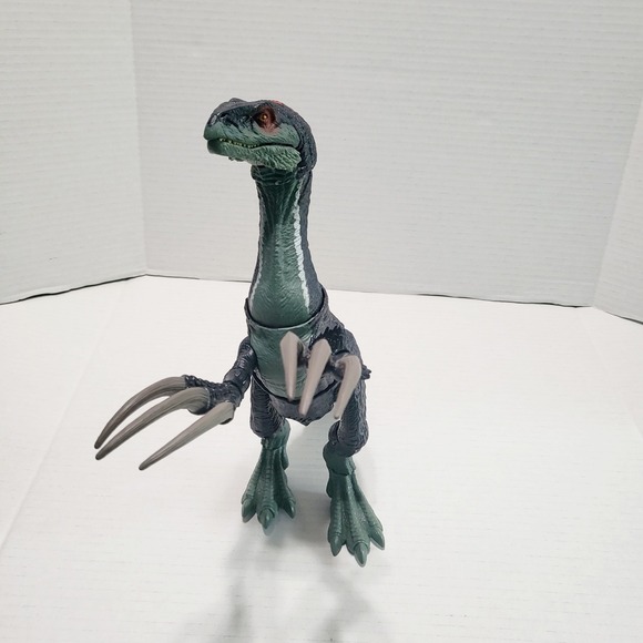 Jurassic World Dominion No Sound Slashin' Therizinosaurus Dinosaur Action Figure - Picture 2 of 5